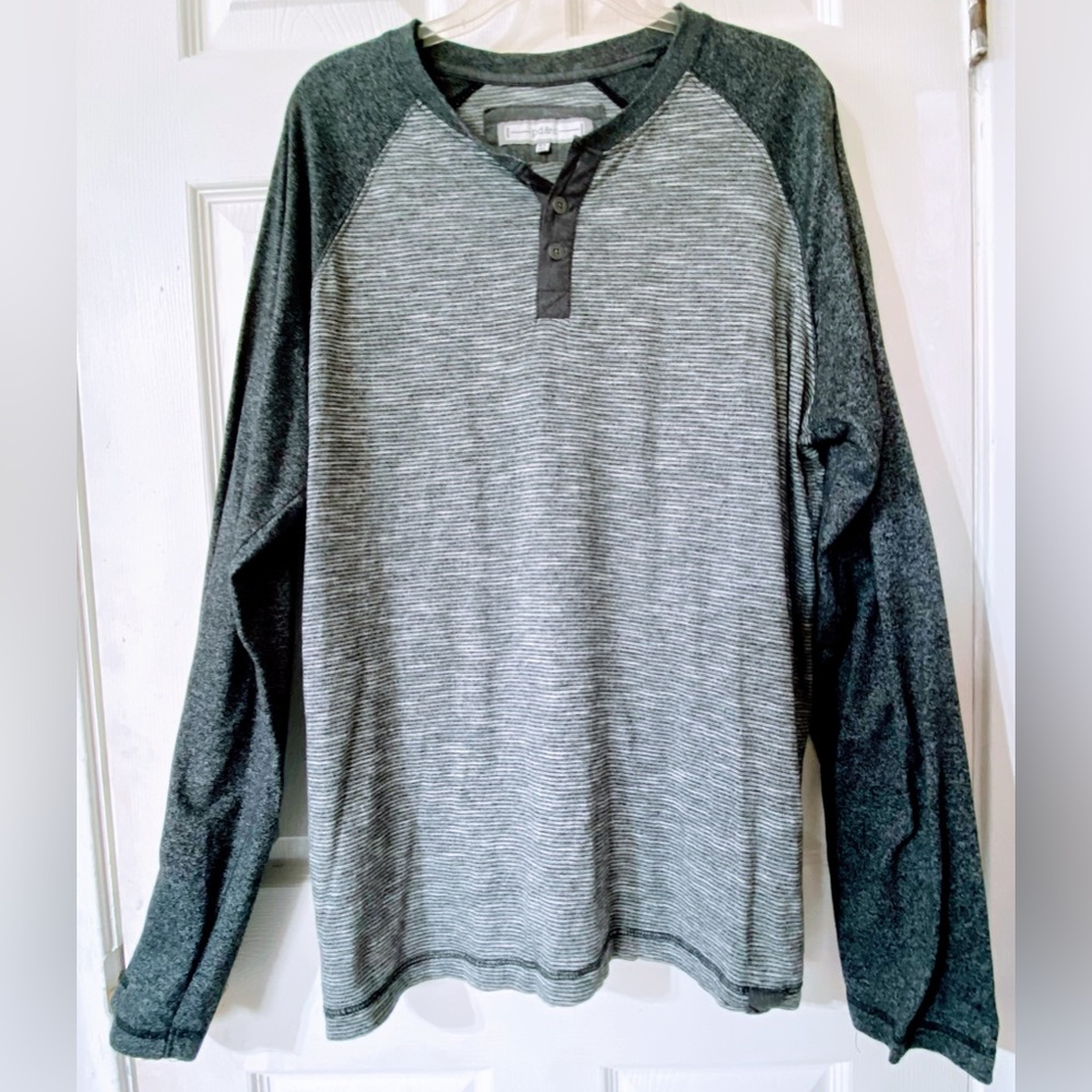 PD&C Men's Gray knit shirt Size XL On Sale Now